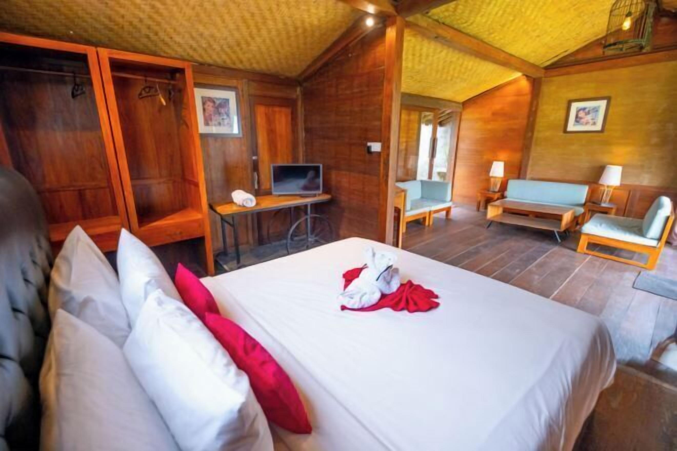 Escrivaninha, cortinas blackout, Wi-Fi de cortesia