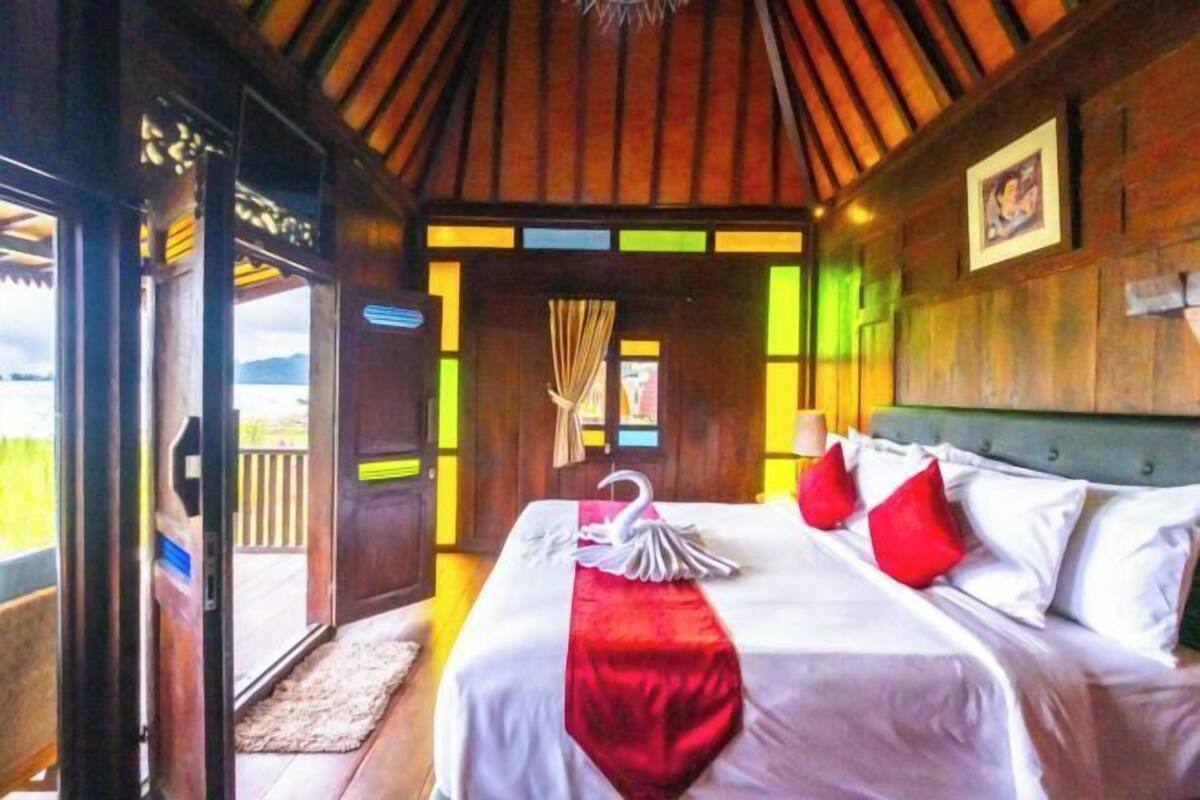 Bàn, màn/rèm cản sáng, truy cập Internet không dây miễn phí