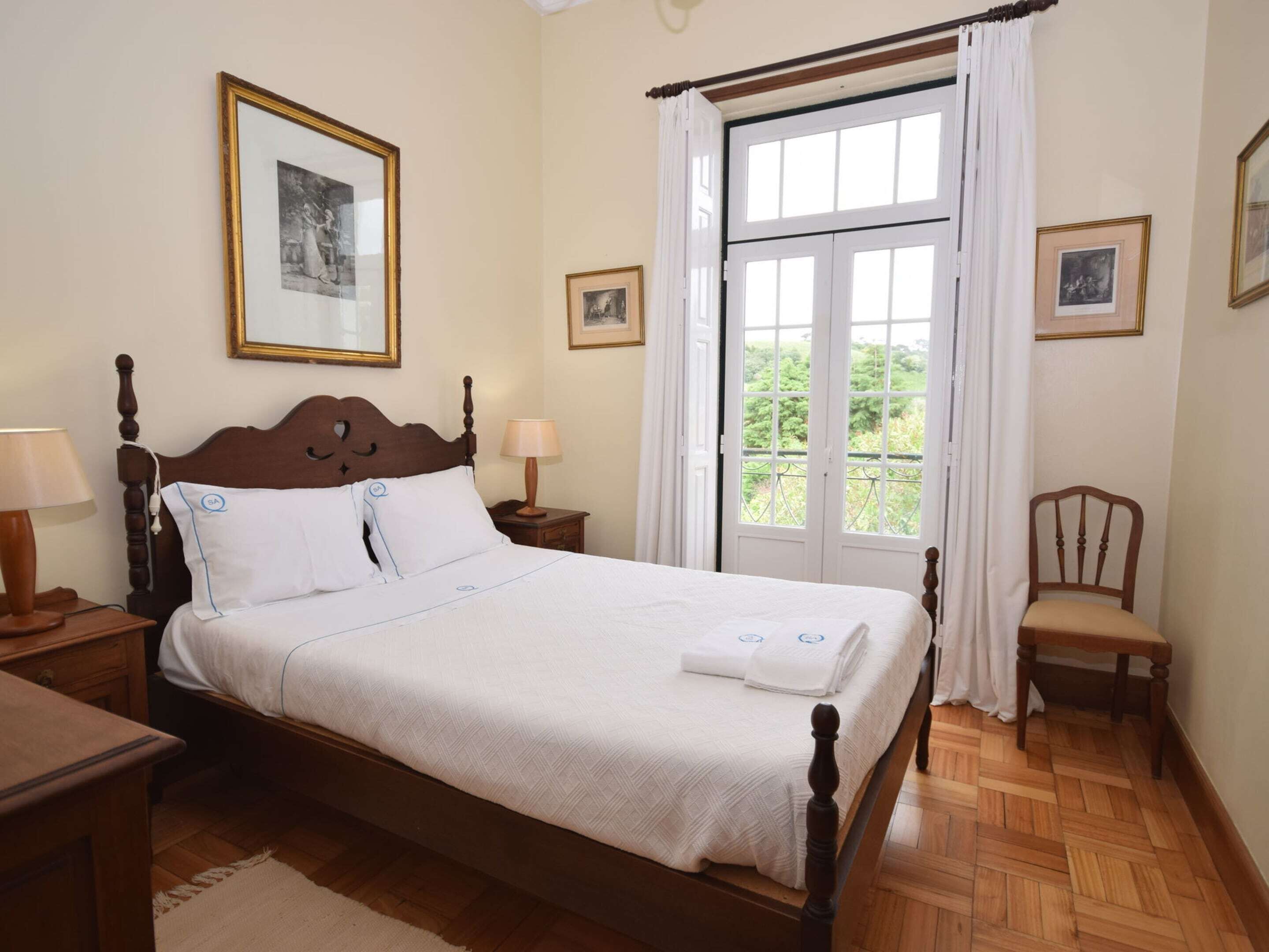 House | 9 bedrooms, bed sheets