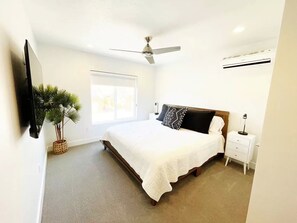 5 bedrooms, desk, travel cot, free WiFi