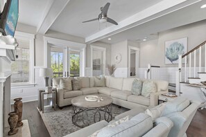 Televisión y chimenea 