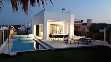 Villa | Pool | Indoor pool, outdoor pool