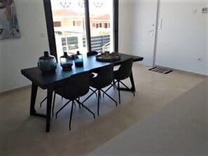 Villa | Dining
