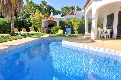 Villa in Vilamoura With Private Pool