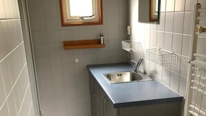 Unclassified image, 3 of 16, button - Snug Holiday Home in Hulshorst With Terrace (Hulshorst)