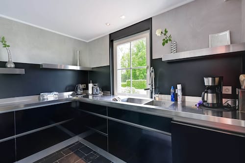 Villa | Private kitchen | Microwave