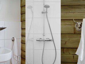 House | Bathroom - Charming Holiday Home in Baarlo With Terrace (Baarlo)