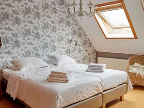 6 habitaciones, muebles diferentes y tabla de planchar con plancha 