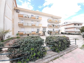 Exterior - Urbane Holiday Home in Delia Near Castello Normanno (Delia)