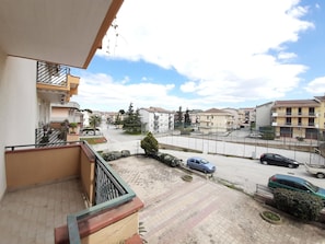 Balcony - Urbane Holiday Home in Delia Near Castello Normanno (Delia)