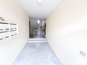 Reception - Urbane Holiday Home in Delia Near Castello Normanno (Delia)