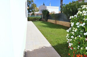 Villa | Garden