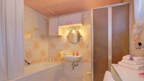 Bathroom - Beautiful Apartment in West of Slovenia With Parking (Bled)