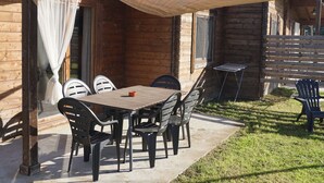 Balcony - Wooden Holiday Home in Ultramort With Private Garden (Ultramort)
