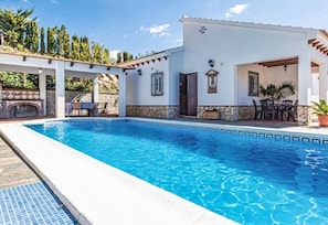 Exterior - Scenic Holiday Home in Málaga With Private Pool! (Canillas de Albaida)