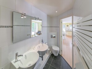 Villa | Bathroom