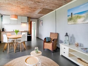 House | Dining - Cozy Holiday Home in Sint Maartensvlotbrug With a Garden (Sint Maartensvlotbrug)