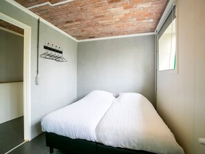 House | 1 bedroom, bed sheets - Cozy Holiday Home in Sint Maartensvlotbrug With a Garden (Sint Maartensvlotbrug)