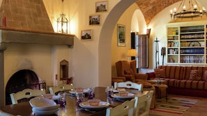 Dining - Elegant Farmhouse in Cortona With Swimming Pool (Cortona)