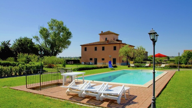 Pool - Elegant Farmhouse in Cortona With Swimming Pool (Cortona)