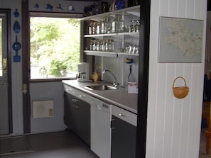 Fridge, stovetop, dishwasher, coffee/tea maker