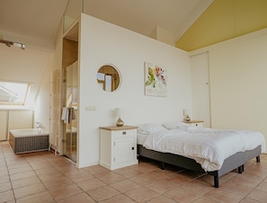 Apartment | 1 bedroom, individually furnished, WiFi, bed sheets - Penthouse With Lake Views (Uitgeest)