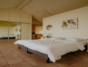 1 bedroom, individually furnished, WiFi, bed sheets - Penthouse With Lake Views (Uitgeest)