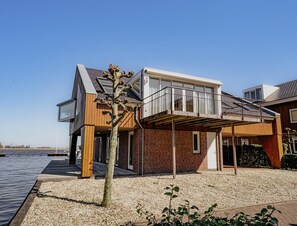 Apartment | Exterior - Beautiful Penthouse With a View Over the Lake (Uitgeest)