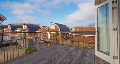 Beautiful Penthouse With a View Over the Lake