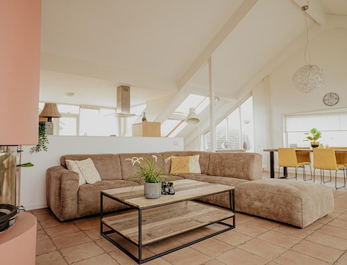 Penthouse With Lake Views