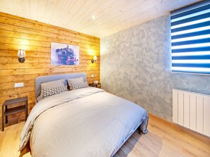 Cottage | 2 bedrooms, individually furnished, bed sheets