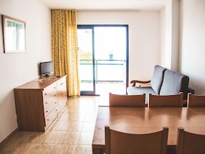 Living room - Neatly Furnished Apartment With Terrace Near the Sandy Beach (Cambrils)
