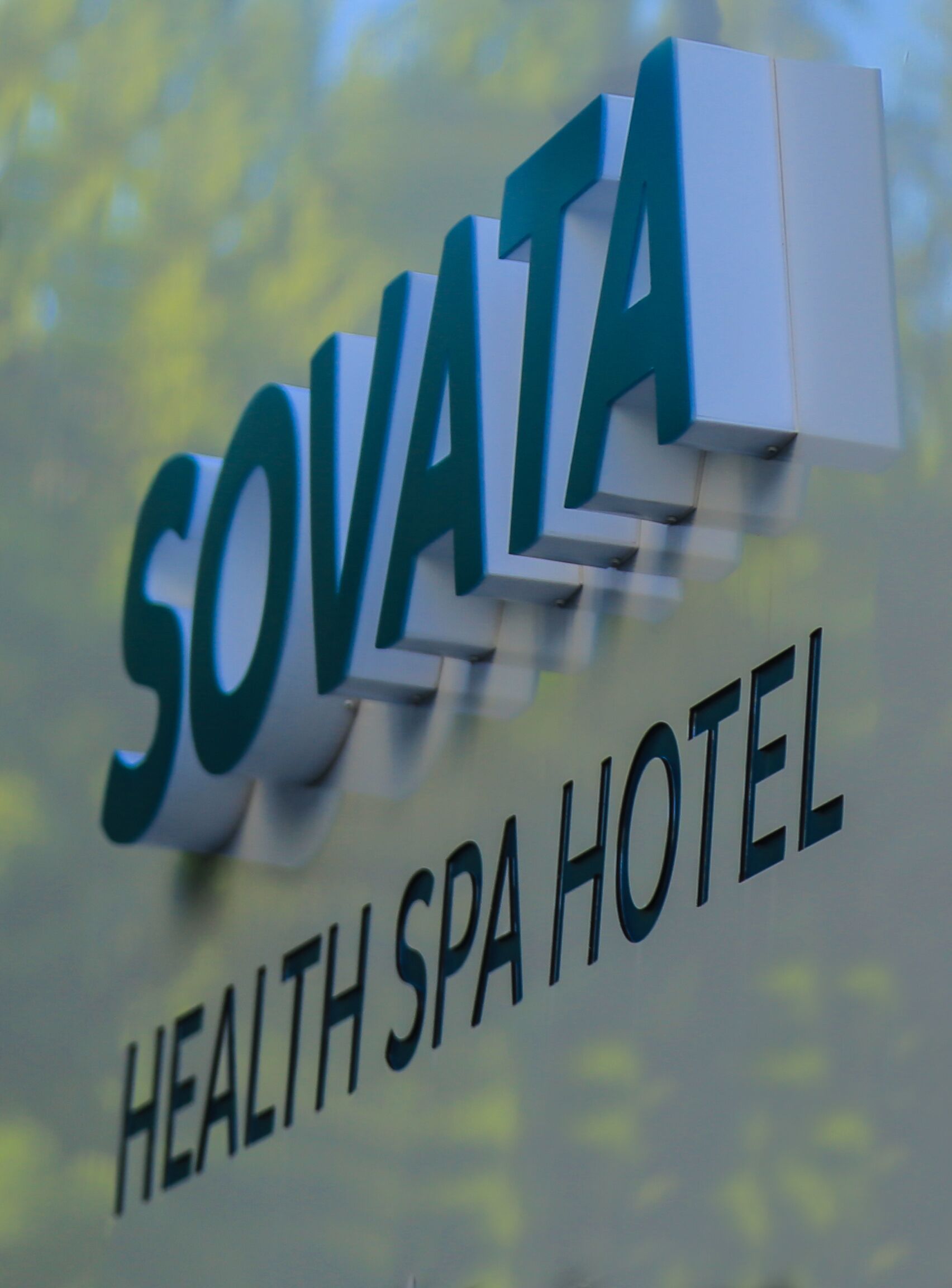 En skylt för hälsospahotellet i Sovata.