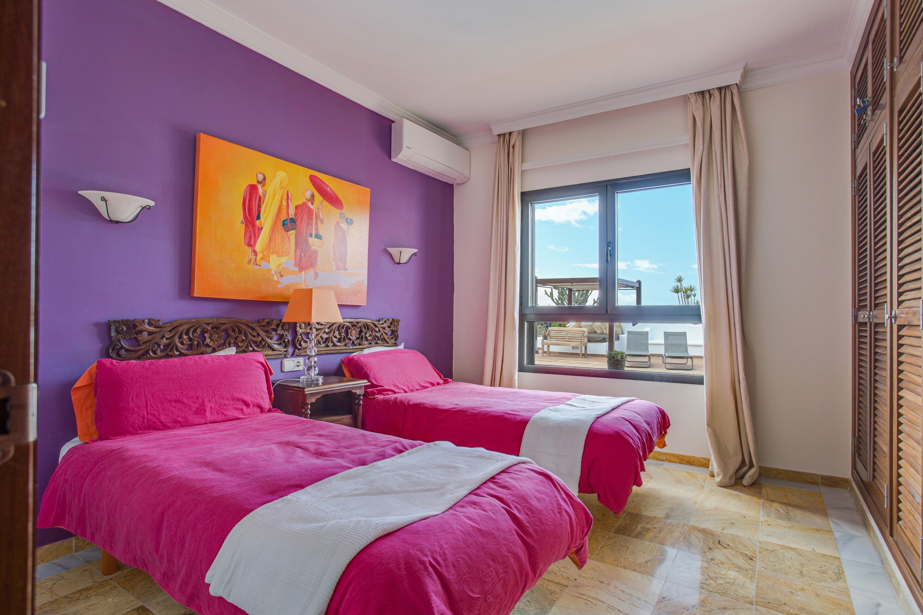 3 slaapkamers, een strijkplank/strijkijzer, gratis wifi, beddengoed