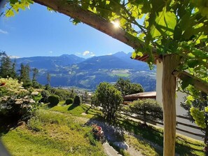 Property grounds - Vacation Apartment "Panoramawohnung Annaheim" with Mountain View, Balcony & Garden (Rifiano)