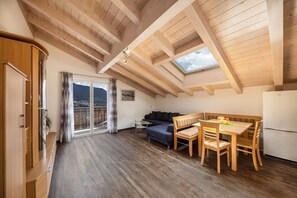 Interior - Vacation Apartment "Panoramawohnung Annaheim" with Mountain View, Balcony & Garden (Rifiano)