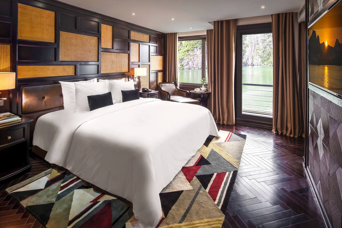 Premium bedding, pillowtop beds, in-room safe, blackout drapes