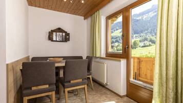 Apartment | Dining