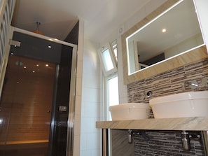 Shower - Atmospheric Wellness Bungalow With a Garden in Natural Area (Oldebroek)