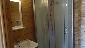 Bathroom - Charming Holiday Home in Ultramort With Terrace (Ultramort)