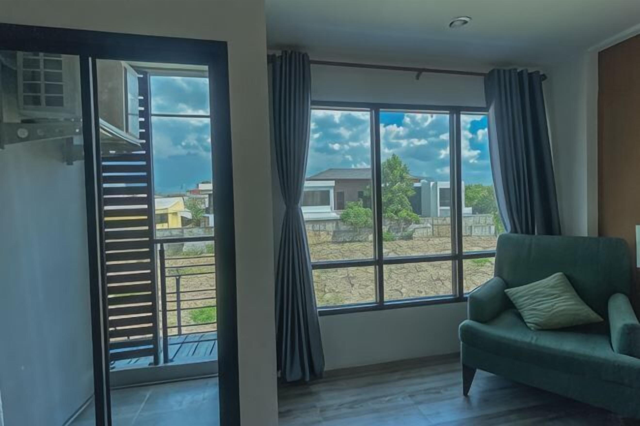 Living area | 21-inch TV with satellite channels