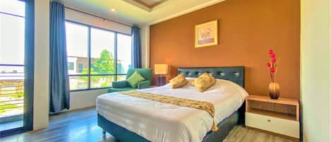 Minibar, desk, free WiFi, bed sheets