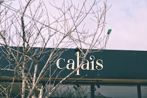 Welcome to Calais, a charming destination.