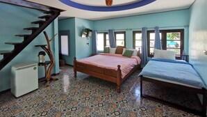 Desk, free WiFi, bed sheets - Ya Teng Homestay (Si Racha)