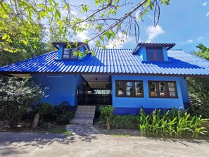 House, 4 Bedrooms | Desk, free WiFi, bed sheets - Ya Teng Homestay (Si Racha)