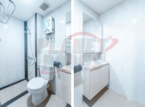 Kamer, 1 slaapkamer | Badkamer | Een douche, handdoeken