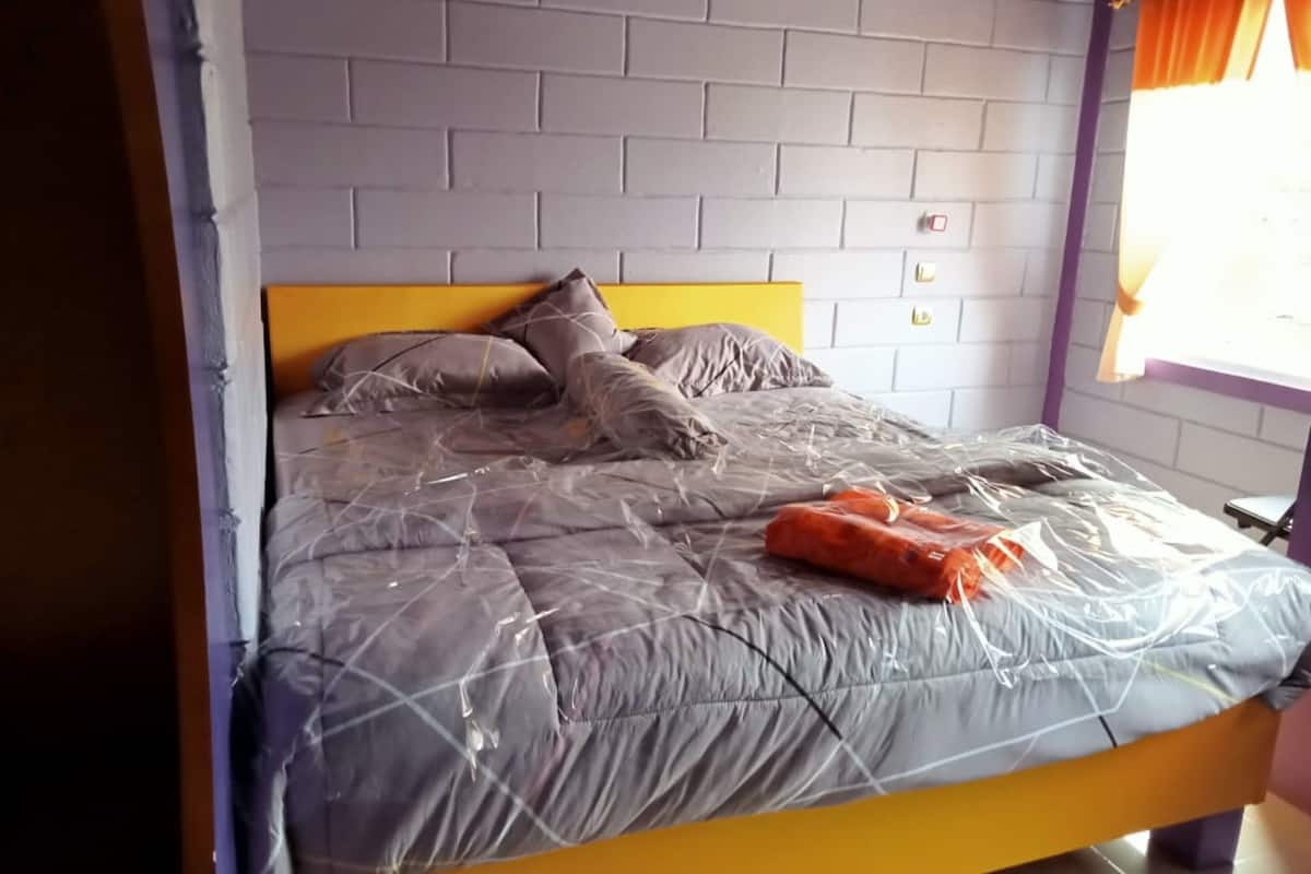 Escrivaninha, Wi-Fi de cortesia, roupa de cama