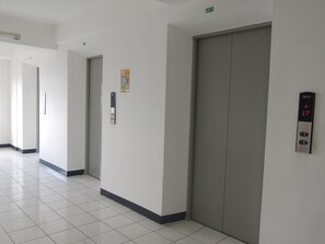 Elevator - Reva Room on Gunung Putri Square Apartment (Gunung Putri)