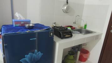 Studio | Private kitchen | Fridge