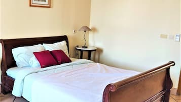 Cobertura | Escrivaninha, Wi-Fi de cortesia, roupa de cama